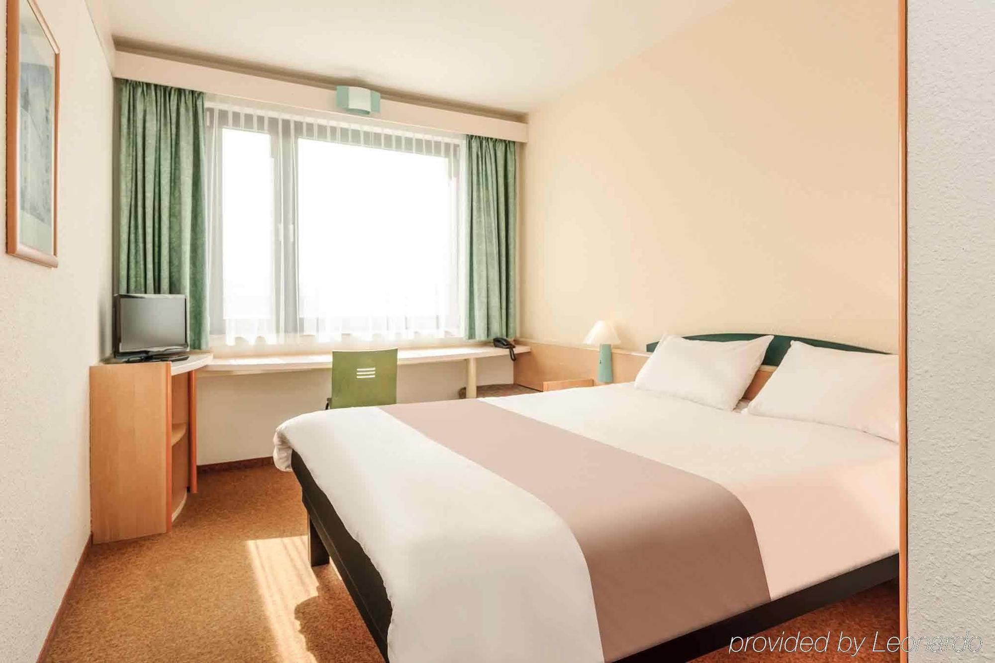 Ibis Rostock Am Stadthafen Εξωτερικό φωτογραφία