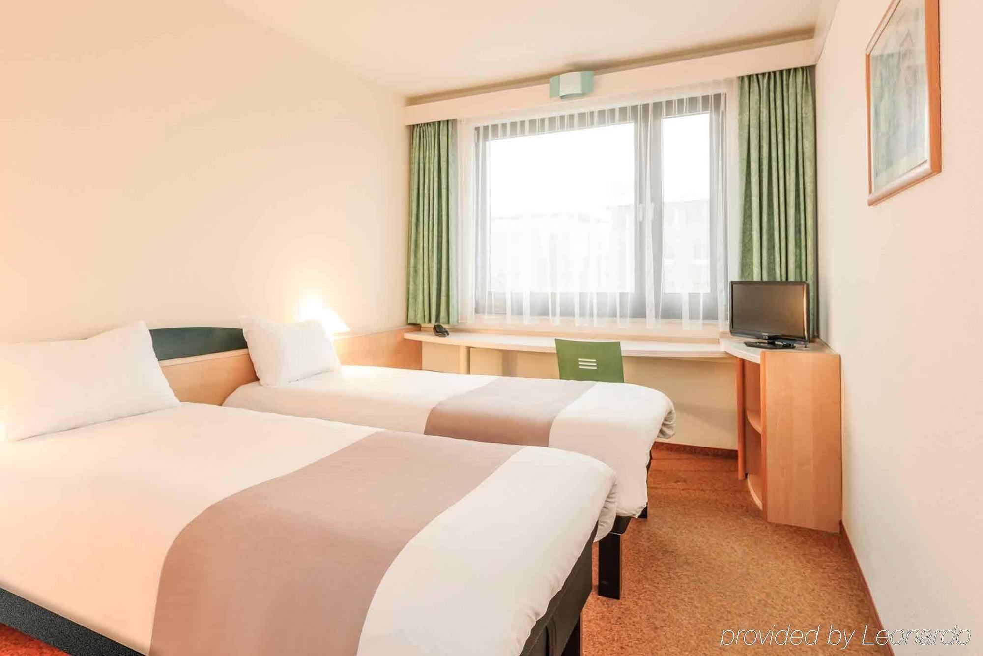 Ibis Rostock Am Stadthafen Εξωτερικό φωτογραφία